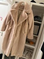 NA-KD Winterjas - Stijlvol en Warm!, Kleding | Dames, Jassen | Winter, Maat 38/40 (M), NA-KD, Beige, Ophalen of Verzenden