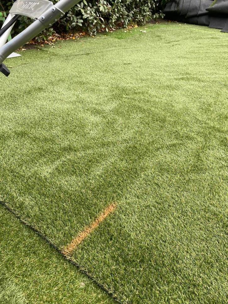 Kunstgras 4m x 15m gebruikt met verf sporen. Verder prima, Tuin en Terras, Gras en Kunstgras, Gebruikt, Kunstgras, 20 m² of meer