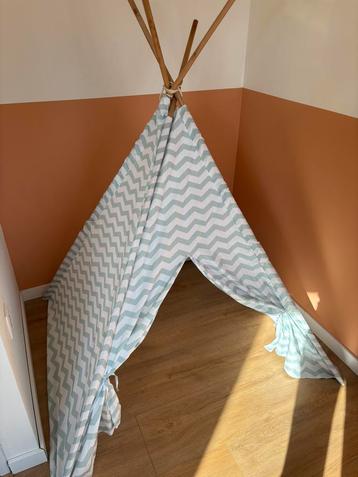 Tipi tent beschikbaar voor biedingen
