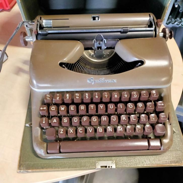 Optima schrijfmachine / typemachine in koffer `` Afgeprijsd`, Diversen, Typemachines, Gebruikt, Ophalen