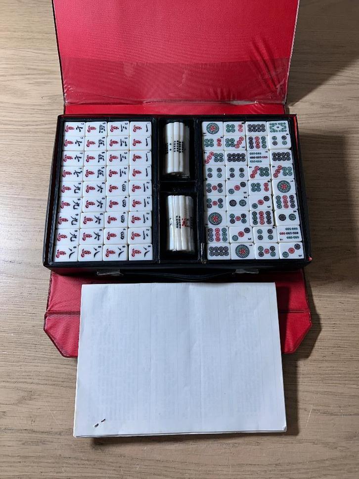 Vintage Mahjong Spel in Zwarte case, Hobby en Vrije tijd, Gezelschapsspellen | Bordspellen, Gebruikt, Ophalen of Verzenden