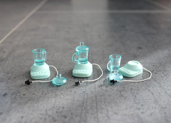 Blender met kan en deksel keuken miniatuur nieuw 1:12 Blauw, Verzamelen, Poppenhuizen en Toebehoren, Nieuw, Decoratie, Ophalen of Verzenden