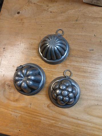 Vintage Zilveren Cakevormen Set beschikbaar voor biedingen