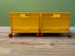 Twee gele vintage IKEA kratten met rode wielen, Ophalen of Verzenden