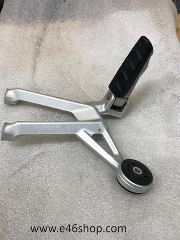 VOETSTEUN RECHTS ACHTER BMW K53 K54 OE 46718540799 beschikbaar voor biedingen