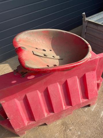 Tractor pan beschikbaar voor biedingen
