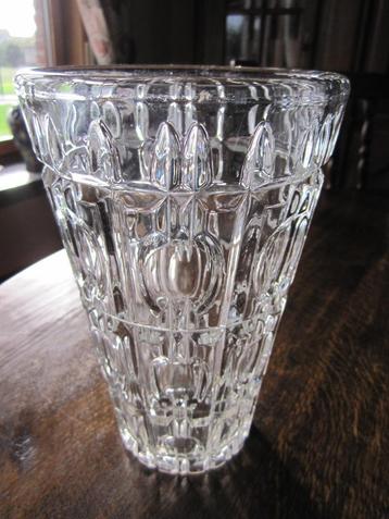 Zeer mooie heldere kristal vaas - lenzen - hoogte 20.8 cm  beschikbaar voor biedingen