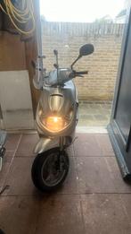 Vivacity snorscooter 350,-, Fietsen en Brommers, Snorfietsen en Snorscooters, Ophalen, Zo goed als nieuw, Benzine, Peugeot