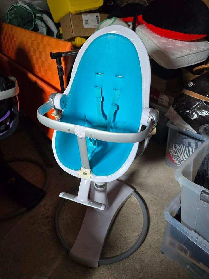 Bloom Fresco blauw-wit, Kinderen en Baby's, Kinderstoelen, Gebruikt, Meegroeistoel, Aanschuifbaar, Afneembaar eetblad, Gordel(s)