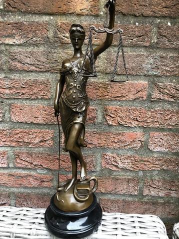 bronzen beeld vrouwe justitia  beschikbaar voor biedingen