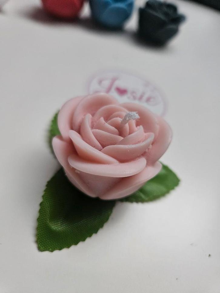 Rozen Kaars, Huis en Inrichting, Woonaccessoires | Kandelaars en Kaarsen, Nieuw, Kaars, Minder dan 25 cm, Overige materialen, Zwart