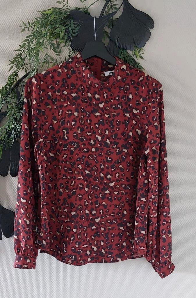 WE Blouse rood+blauw beige print M🙂, Kleding | Dames, Blouses en Tunieken, Zo goed als nieuw, Maat 38/40 (M), Rood, Verzenden