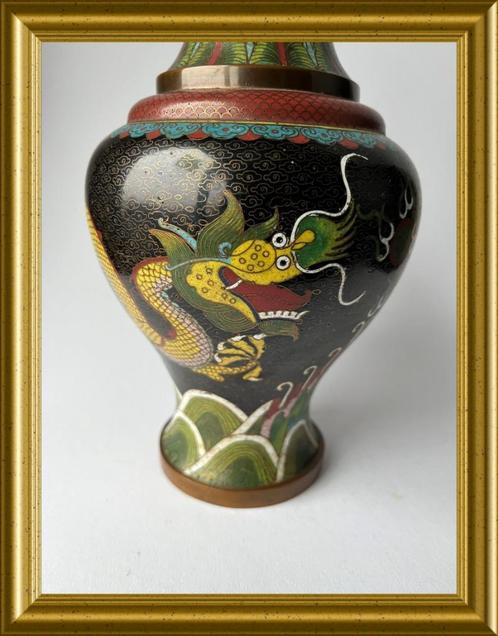 Cloisonne vaas met afbeelding draken, Antiek en Kunst, Kunst | Niet-Westerse kunst, Ophalen of Verzenden