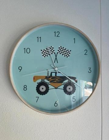 Wandklok monstertruck beschikbaar voor biedingen