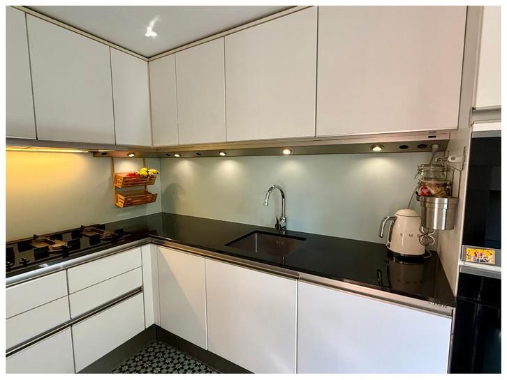 Tweedehands SieMatic keuken (2002), Huis en Inrichting, Keuken | Complete keukens, Gebruikt, Hoekkeuken, Wit, Composiet, Greeploos