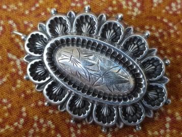 Mooie antieke speld of broche uit Engeland van zilver 3,4 cm beschikbaar voor biedingen