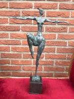 mooi bronzen beeld, balancerend naakt, Modernisme, Antiek en Kunst, Ophalen of Verzenden