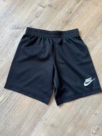 Nike sportbroekje gym maat 104-110, Jongen of Meisje, Sport- of Zwemkleding, Ophalen of Verzenden, Zo goed als nieuw