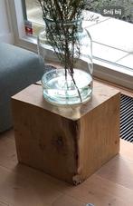 2 houten tafeltjes / sokkels, Huis en Inrichting, Woonaccessoires | Zuilen en Pilaren, Ophalen, Zo goed als nieuw