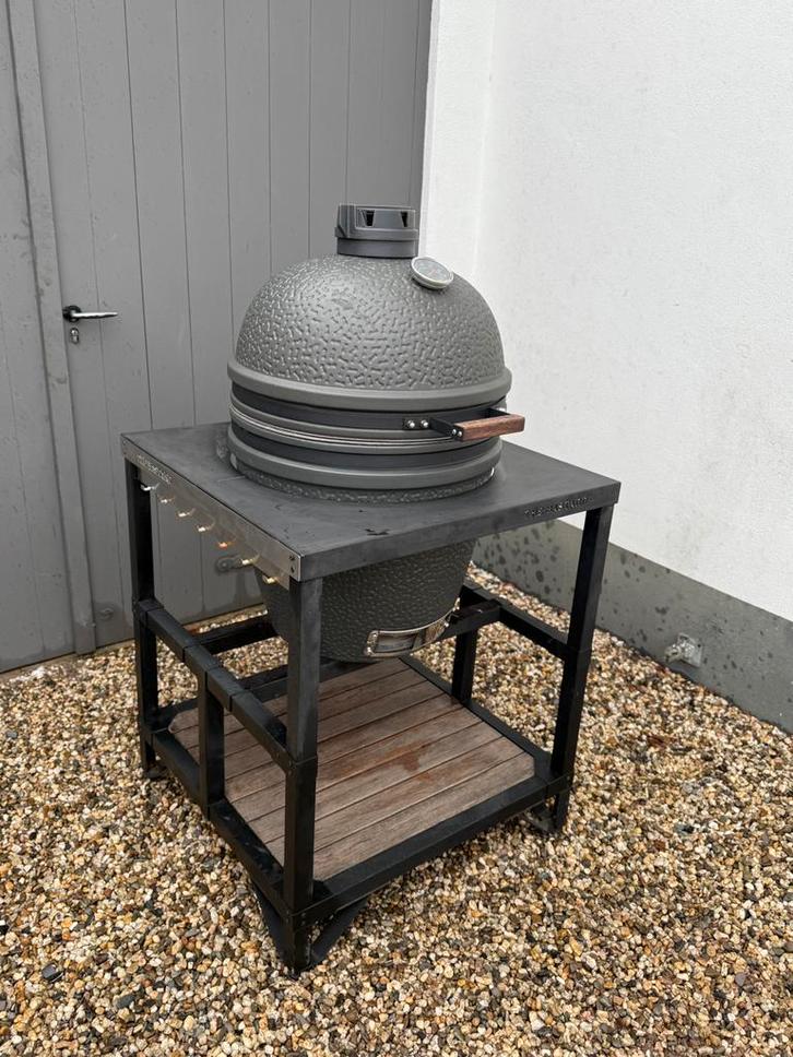 Bastard urban large kamado, Tuin en Terras, Houtskoolbarbecues, Zo goed als nieuw, Ophalen