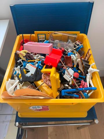 Een kist vol Playmobil... beschikbaar voor biedingen