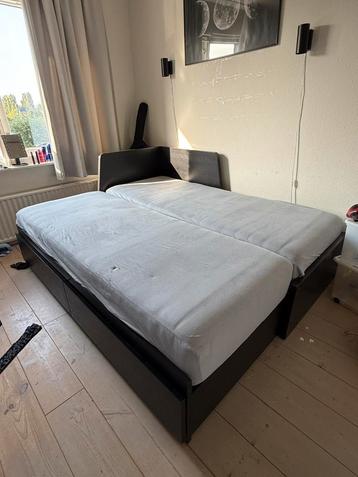 Bed ikea zwart uittrekbaar met 2 lade beschikbaar voor biedingen