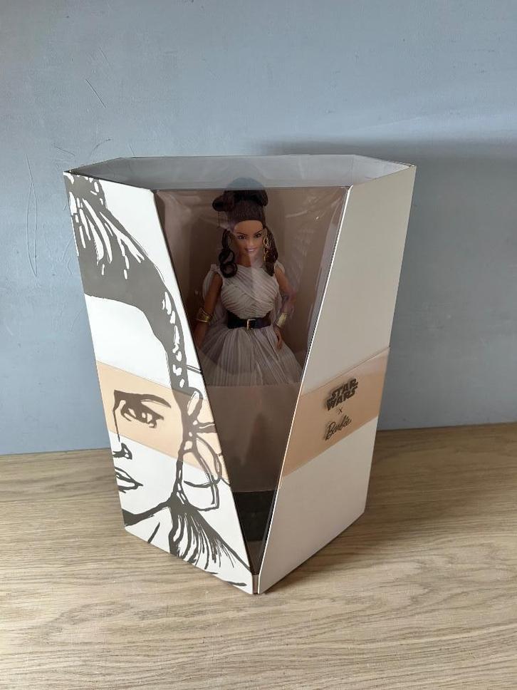 Barbie x Star Wars Rey Pop | Nieuw, ongeopende verpakking, Verzamelen, Poppen, Nieuw, Pop, Ophalen of Verzenden