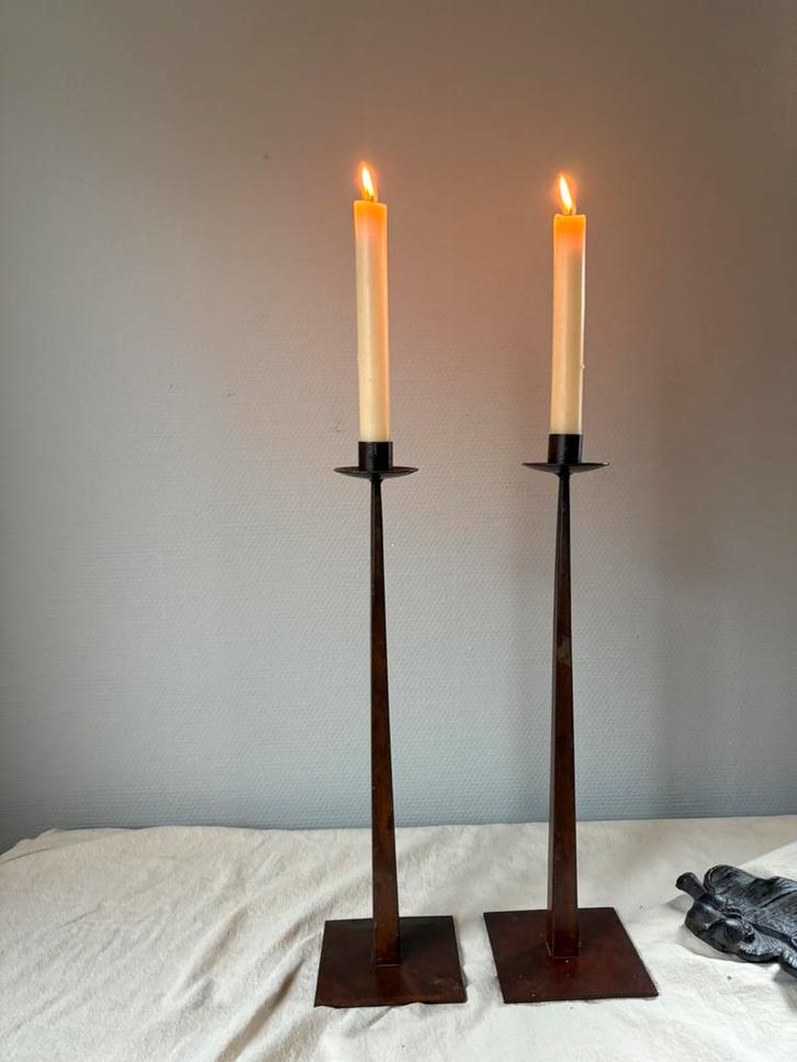 Vintage set van 2 bruin metalen kandelaars h39cm, Huis en Inrichting, Woonaccessoires | Kandelaars en Kaarsen, Zo goed als nieuw