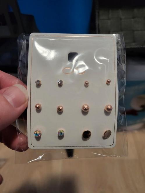 nieuwe set 6 paar oorbellen knopjes nieuwprijs €6,99, Sieraden, Tassen en Uiterlijk, Oorbellen, Nieuw, Overige materialen, Zilver