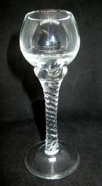 Italiaans likeur glas op gedraaide stem, Verzamelen, Glas en Borrelglaasjes, Gebruikt, Ophalen of Verzenden, Borrel- of Shotglas