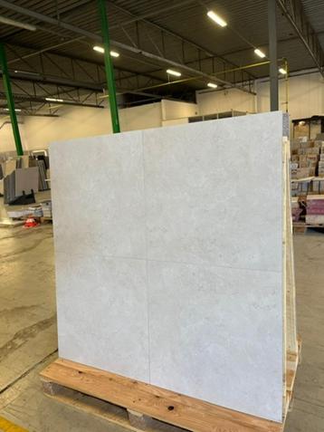 Creëer een luxe, rustige sfeer met de Crema 60x60 vloertegel beschikbaar voor biedingen