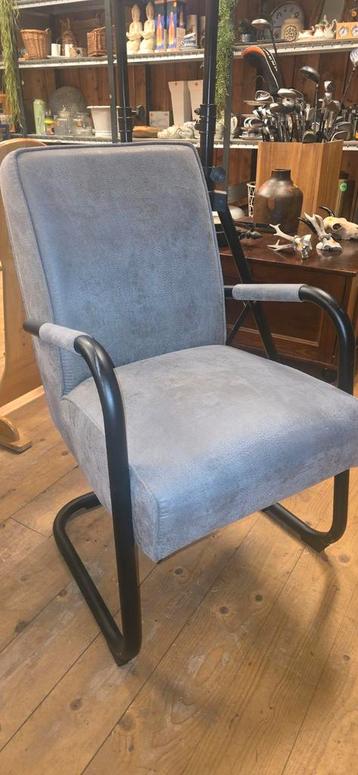 4 nieuwe industriële eethoekstoelen beschikbaar voor biedingen