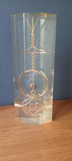 gegoten kunstwerkje uit plexiglas, isoterisch, retrolook, Ophalen of Verzenden