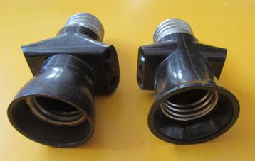Twee bakelieten lamphouders met dubbel stopcontact (vintage) beschikbaar voor biedingen