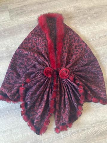 Cape met Konijnenbont bordeaux rood nieuw beschikbaar voor biedingen