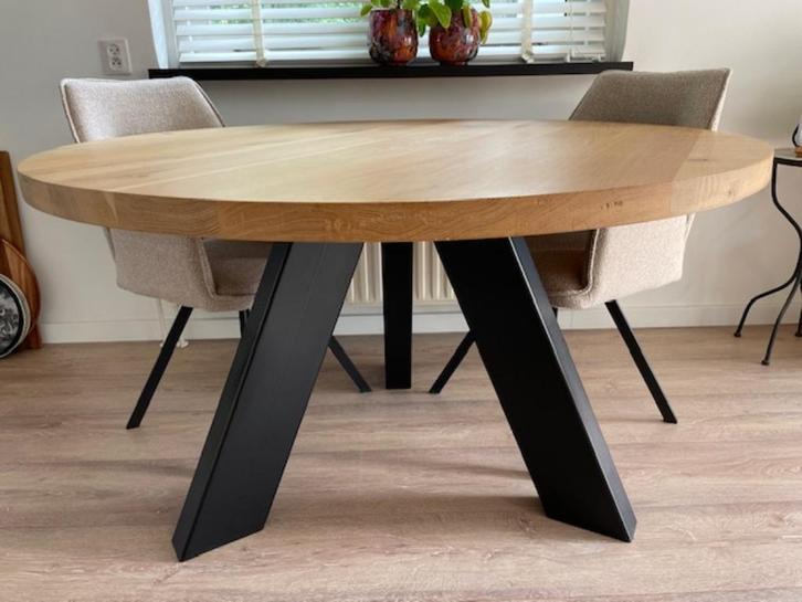 Eiken eettafel Ø 130 cm, met stalen driepoot, Huis en Inrichting, Tafels | Eettafels, Zo goed als nieuw, 100 tot 150 cm, 100 tot 150 cm