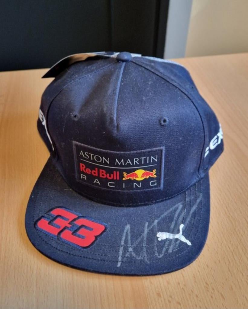 Gesigneerde Max Verstappen cap, Ophalen of Verzenden, Zo goed als nieuw