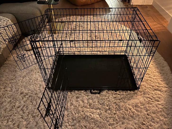 Nette zwarte hondenbench 90l 57b 63h, Dieren en Toebehoren, Hondenbenches, Zo goed als nieuw, Ophalen