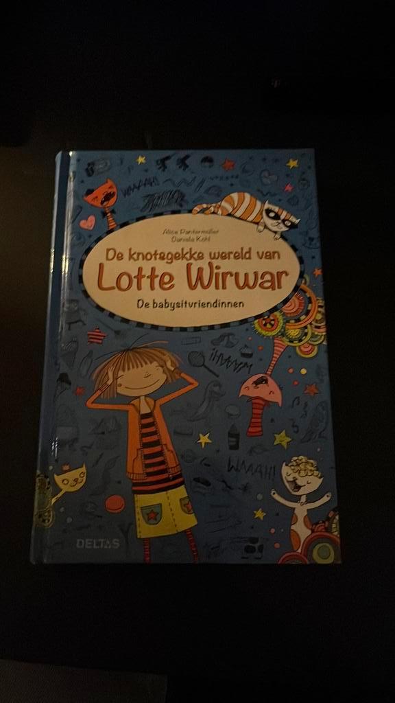 De knotsgekke wereld van Lotte Wirwar - De babysitvriendinne, Boeken, Kinderboeken | Jeugd | 10 tot 12 jaar, Zo goed als nieuw