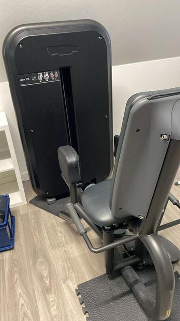 TECHNOGYM ABDUCTOR MACHINE beschikbaar voor biedingen