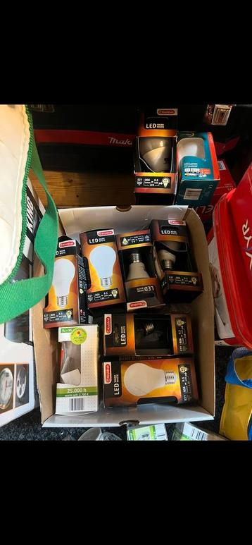 Losse spaarlampen doos vol beschikbaar voor biedingen