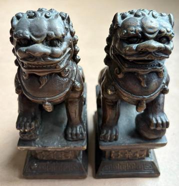 Twee bronzen beschermleeuwen / foo dogs beschikbaar voor biedingen