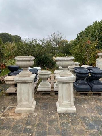 ACTIE – LAATSTE 2 ITALIAANSE BETONNEN ZUILEN MET VAZEN €250
 beschikbaar voor biedingen