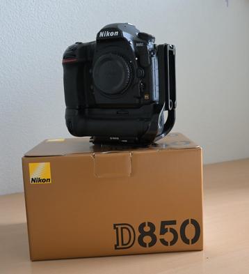Nikon D850 met L-bracket Really Right Stuff beschikbaar voor biedingen