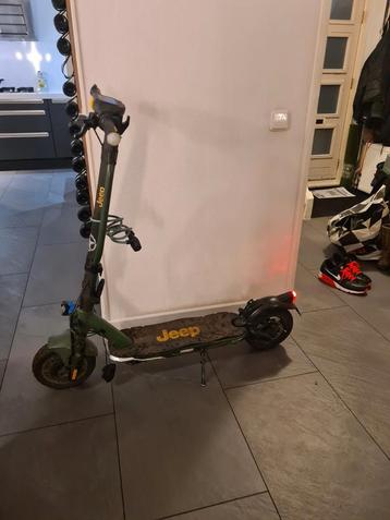 Elektrische step Jeep - Defect beschikbaar voor biedingen