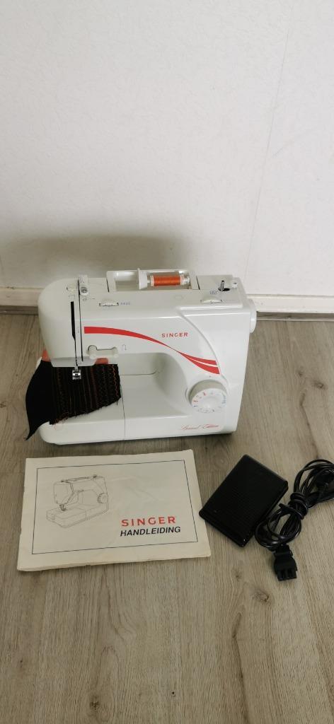 Naaimachine Singer 1507 Zo goed als nieuw, Hobby en Vrije tijd, Naaimachines en Toebehoren, Zo goed als nieuw, Naaimachine, Singer