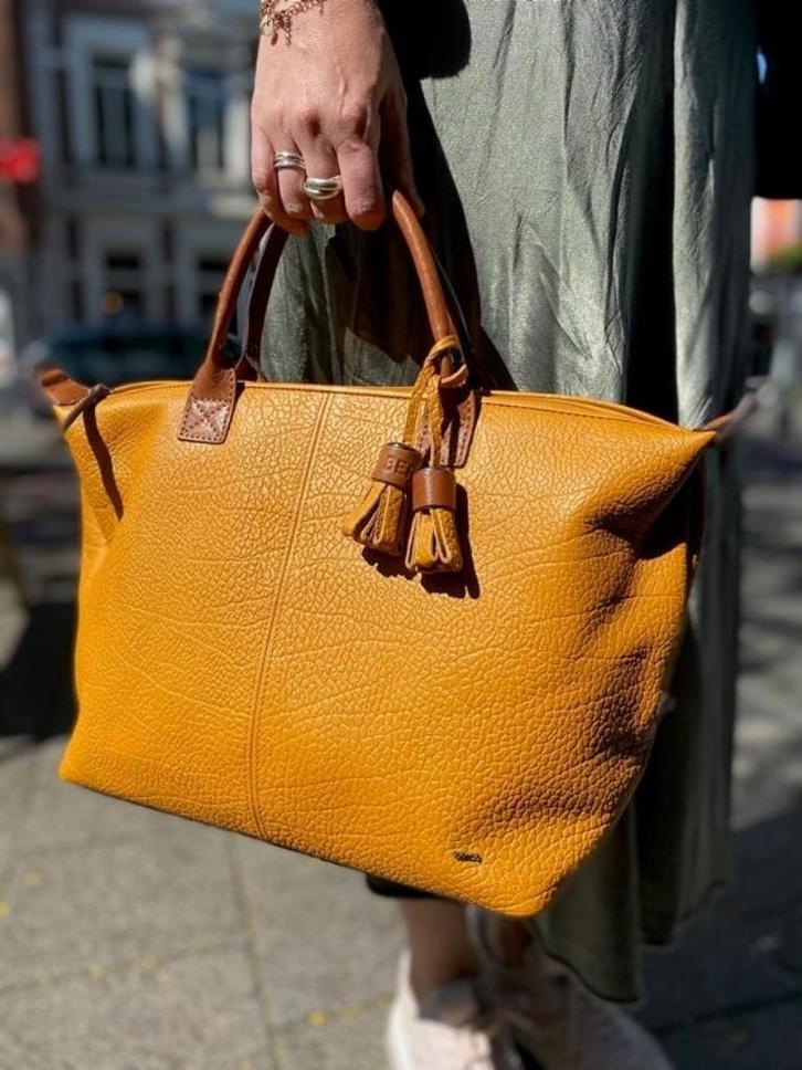 Berba Chamonix schoudertas, NEW nu met fikse korting !, Sieraden, Tassen en Uiterlijk, Tassen | Damestassen, Nieuw, Handtas, Geel
