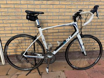 Mooie Giant Defy Composite Carbon Racefiets beschikbaar voor biedingen