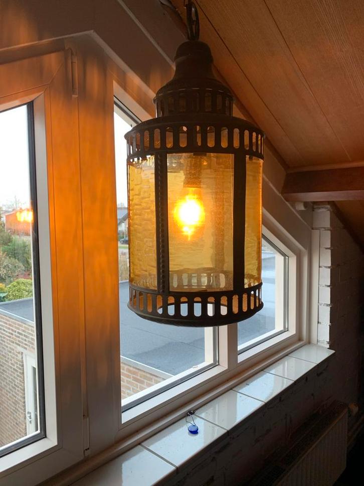 Antieke Koperen Hanglamp met Amberkleurig Glas, Huis en Inrichting, Lampen | Hanglampen, Gebruikt, 50 tot 75 cm, Glas, Ophalen of Verzenden