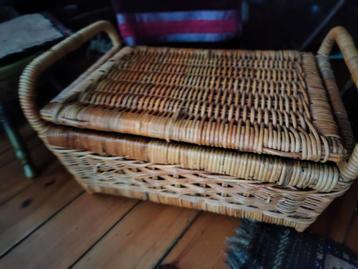Rotan degelijk zware kist/bankje beschikbaar voor biedingen